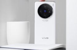 vivo X100：六年不换新机的旗舰之选，极致性价比与卓越性能的完美结合